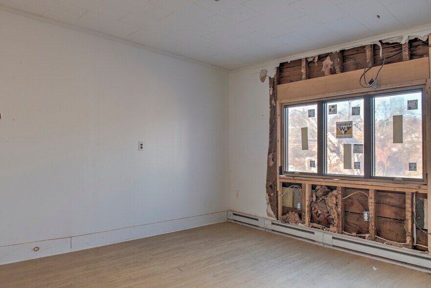 More Photos Of 130 Main St, Winchester Apartments For Sale