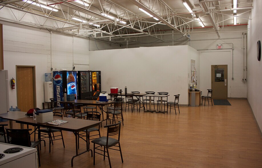 More Photos Of 1601 Church Ave, Winnipeg Warehouse For Lease