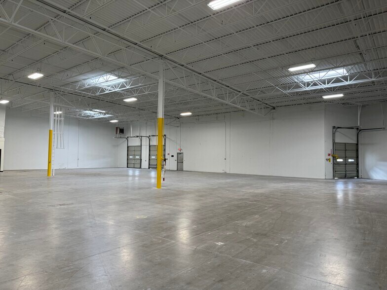 More Photos Of 2853 Dickerson Pky, Carrollton Industrial For Lease
