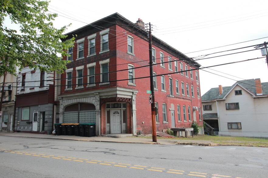 More Photos Of 900 Island Ave, McKees Rocks General Retail For Sale