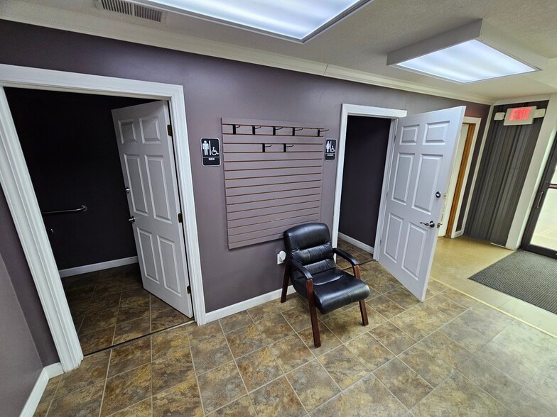 More Photos Of 1120 Westport Dr, Manhattan Specialty For Sale