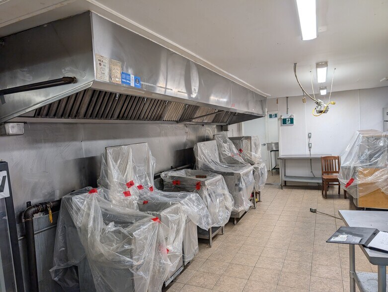 More Photos Of 2300 Wharncliffe Rd S, London Restaurant For Sale