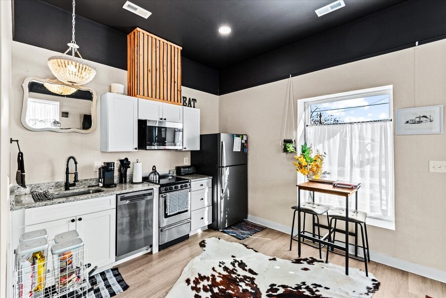 More Photos Of 10 Irving Ave N, Colonial Beach Apartments For Sale