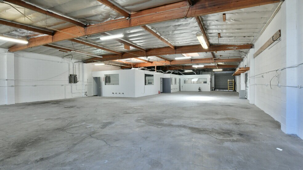 More Photos Of 900 W Hyde Park Blvd, Inglewood Warehouse For Lease