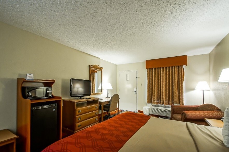 More Photos Of 337 Devereaux Dr, Natchez Hotel For Sale