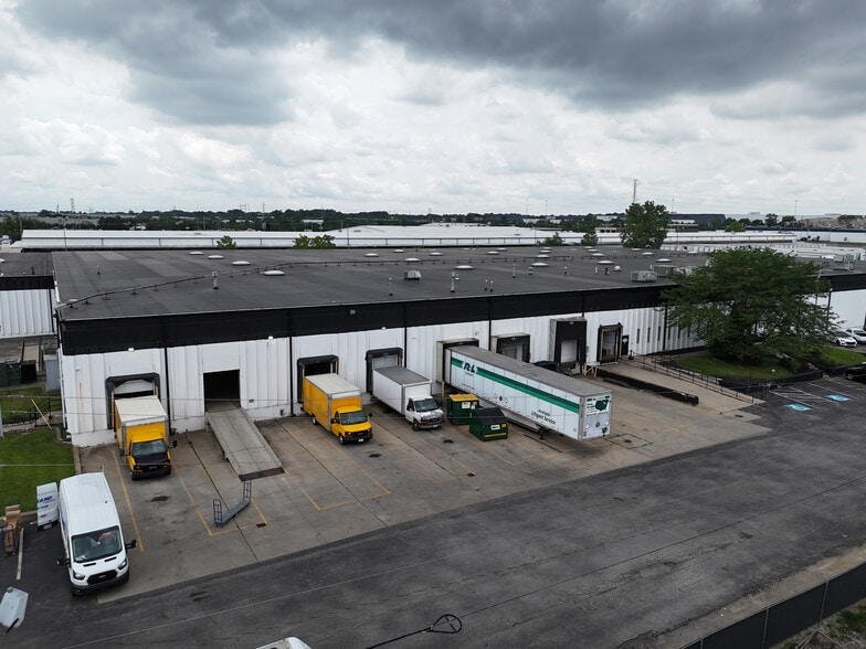 More Photos Of 4051 Fondorf Dr, Columbus Warehouse For Lease