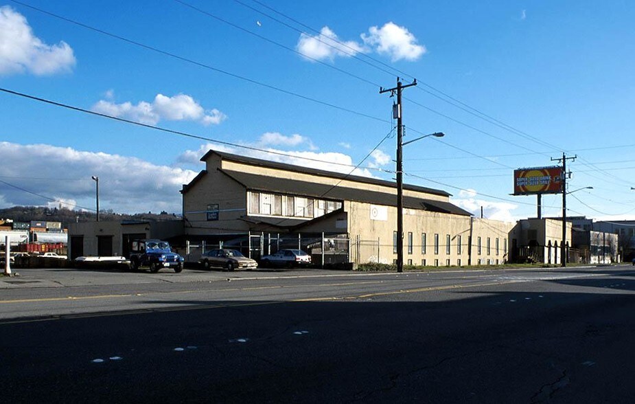 More Photos Of 2944 1st Ave S, Seattle Showroom For Lease