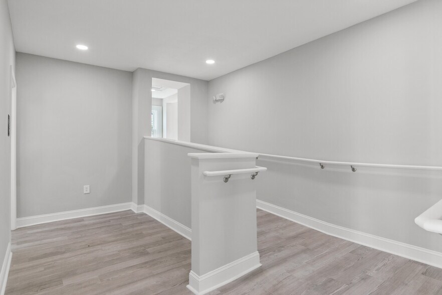 More Photos Of 44 4th St NW, Pulaski Office For Sale