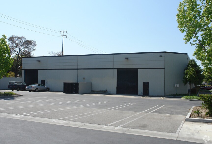 More Photos Of 1741 Fiske Pl, Oxnard Warehouse For Sale