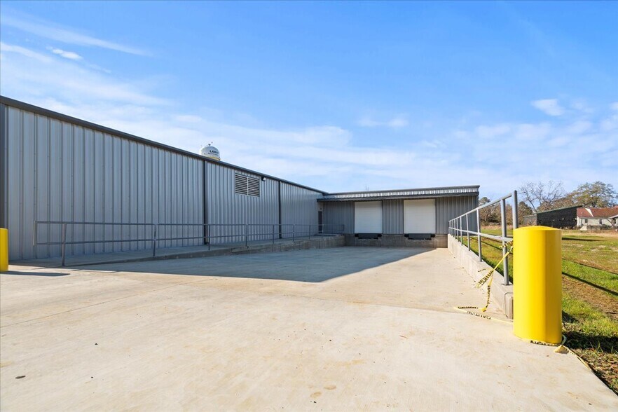 More Photos Of 223 W Pearl St, Lamar Industrial For Sale