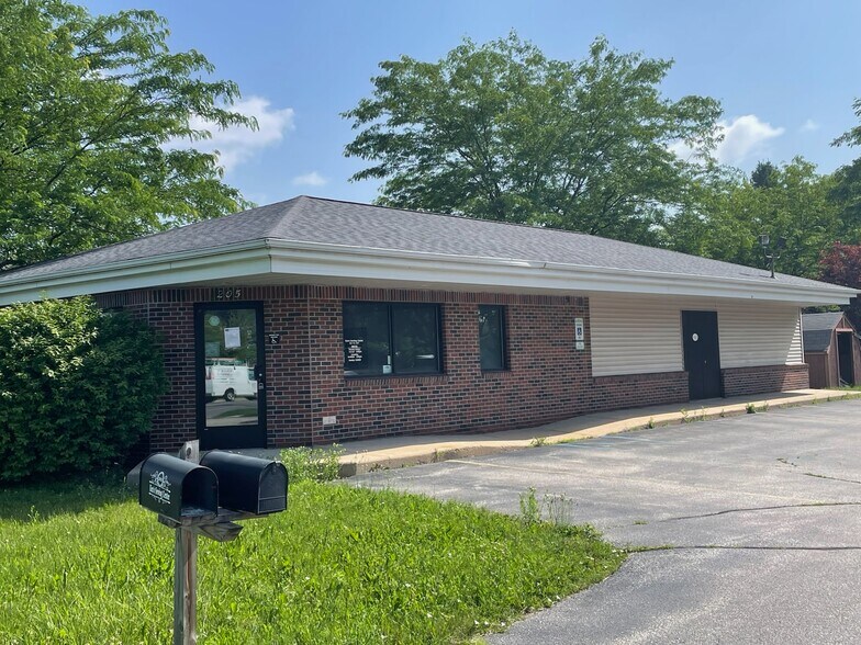 More Photos Of 205 S Center Rd, Saginaw General Retail For Sale