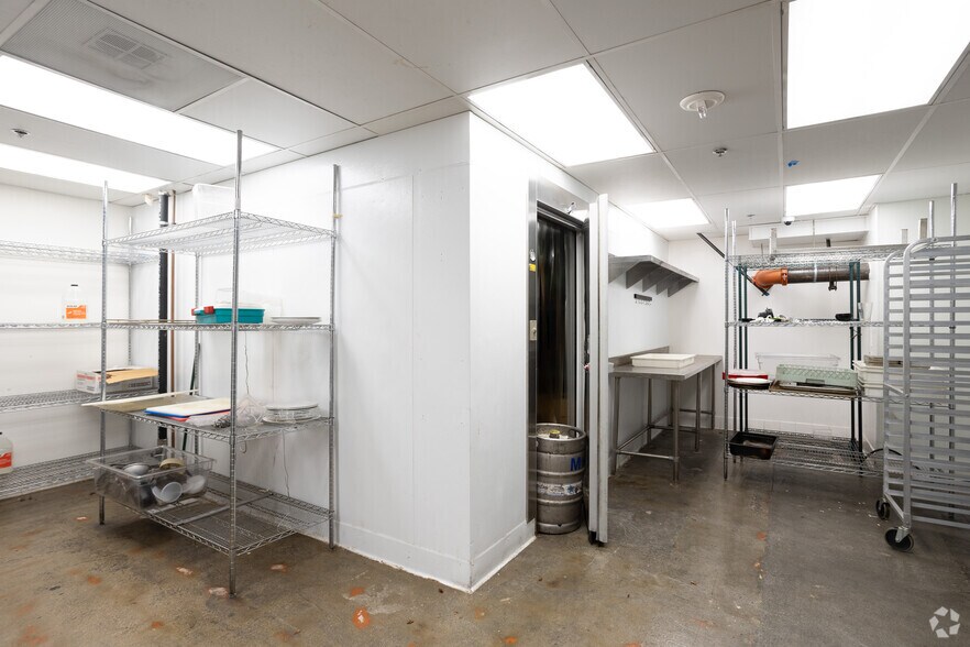 More Photos Of 701 W 7th St, Los Angeles Apartments For Lease