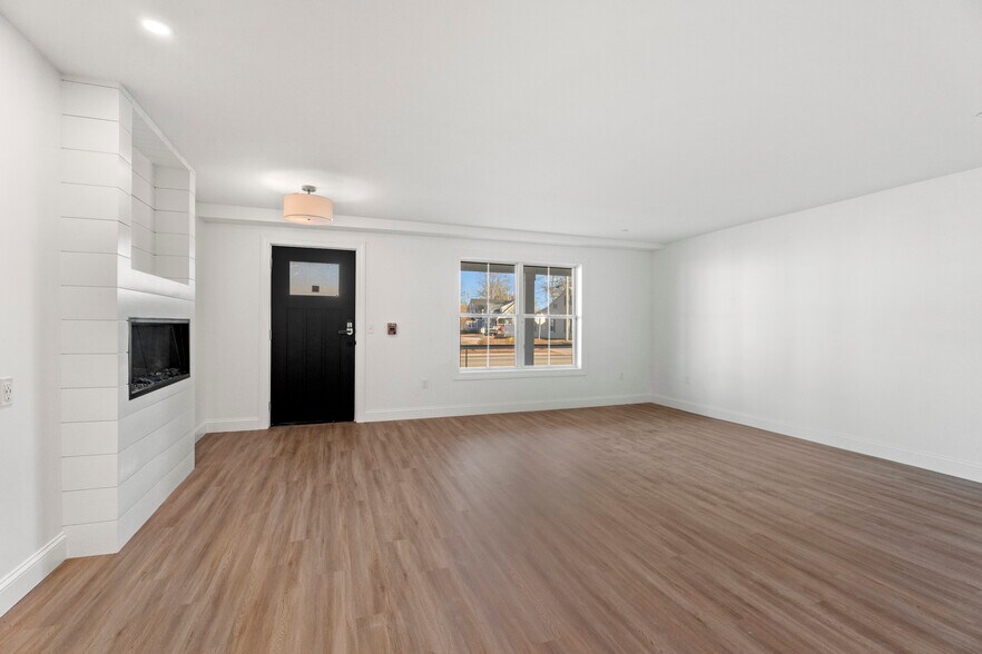 More Photos Of 44 Williams Ave, Mystic General Retail For Sale