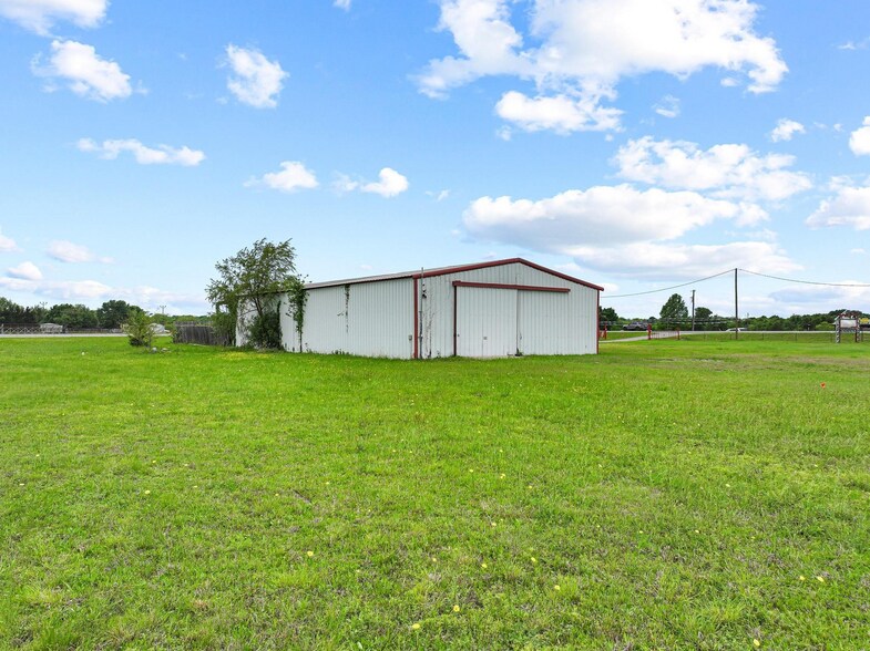 More Photos Of 3301 S State Highway 121, Bonham Showroom For Sale