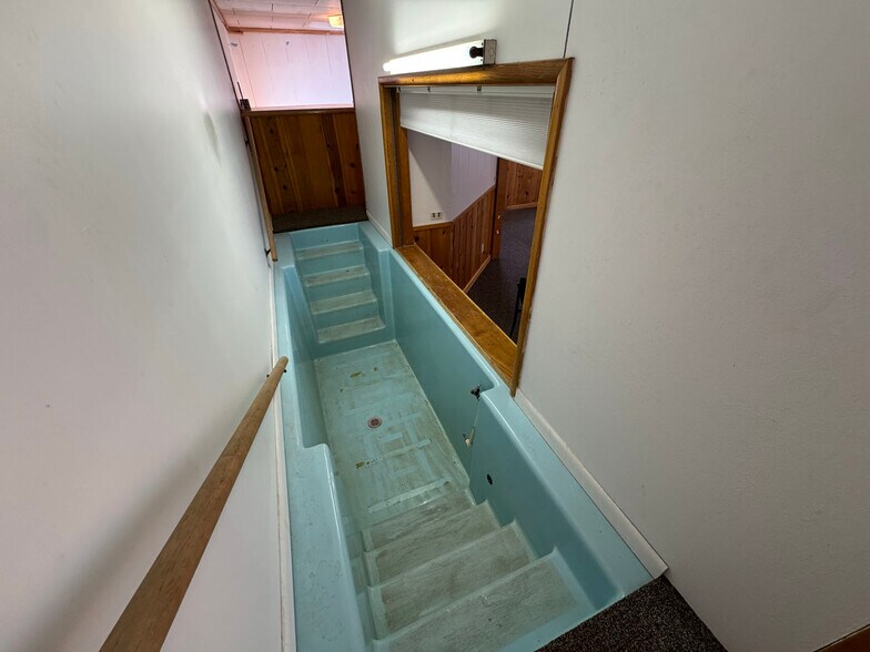 More Photos Of 402 S 7th St E, Riverton Flex For Sale