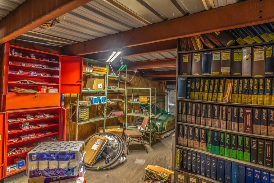 More Photos Of 211 N Business Ih 35, New Braunfels Flex For Sale