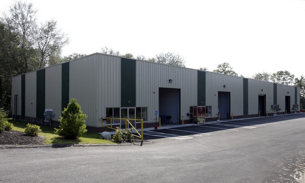 More Photos Of 147 Revolutionary Dr, East Taunton Warehouse For Lease