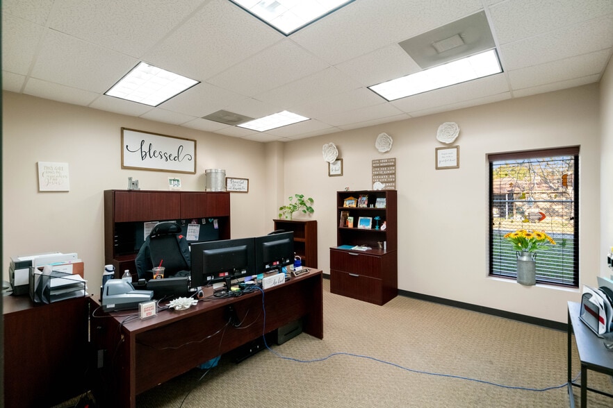 More Photos Of 207 W Archer Rd, Baytown Warehouse For Sale