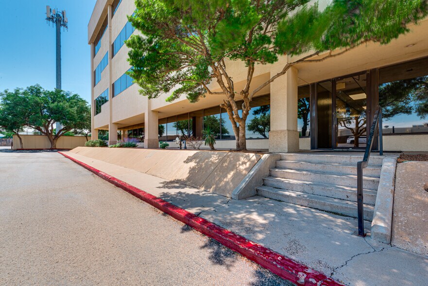 More Photos Of 1031 Andrews Hwy, Midland Office For Lease