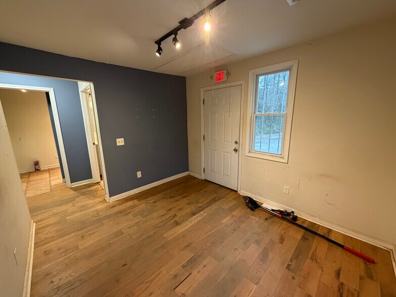 More Photos Of 113 Foster Lake Rd, Dallas General Retail For Lease