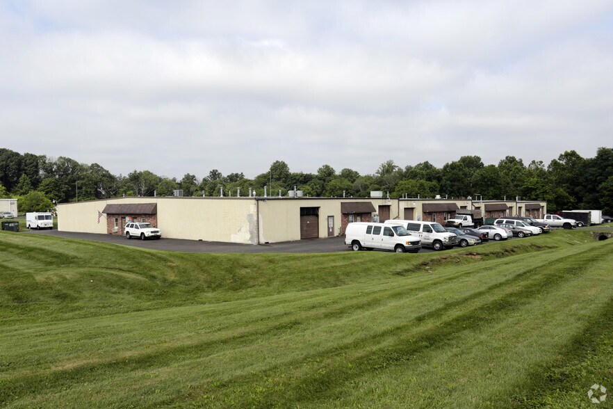 More Photos Of 1808-1900 Mearns Rd, Warwick Township Warehouse For Lease