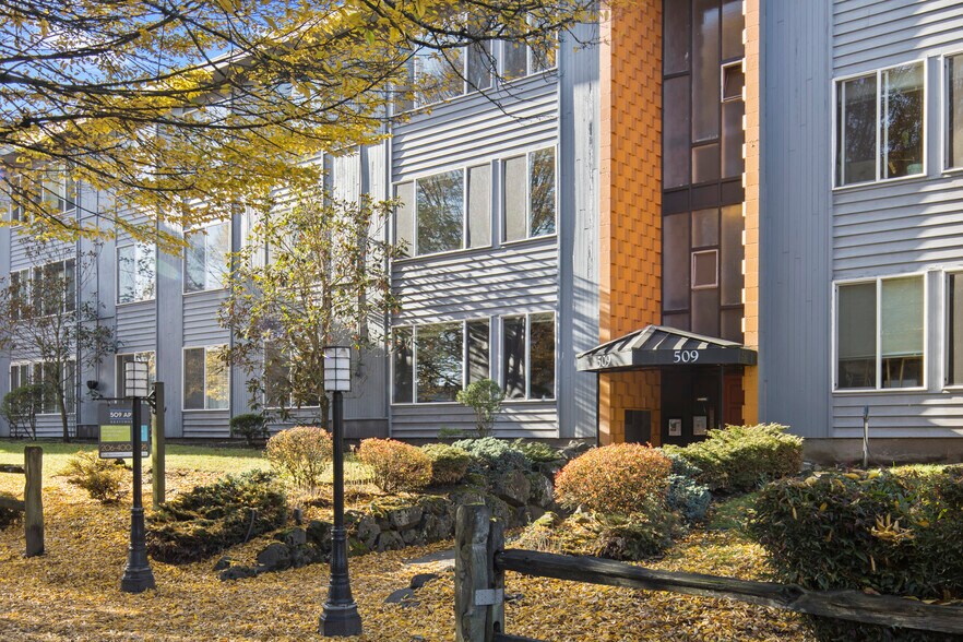 More Photos Of 507 19th Ave E, Seattle Apartments For Sale