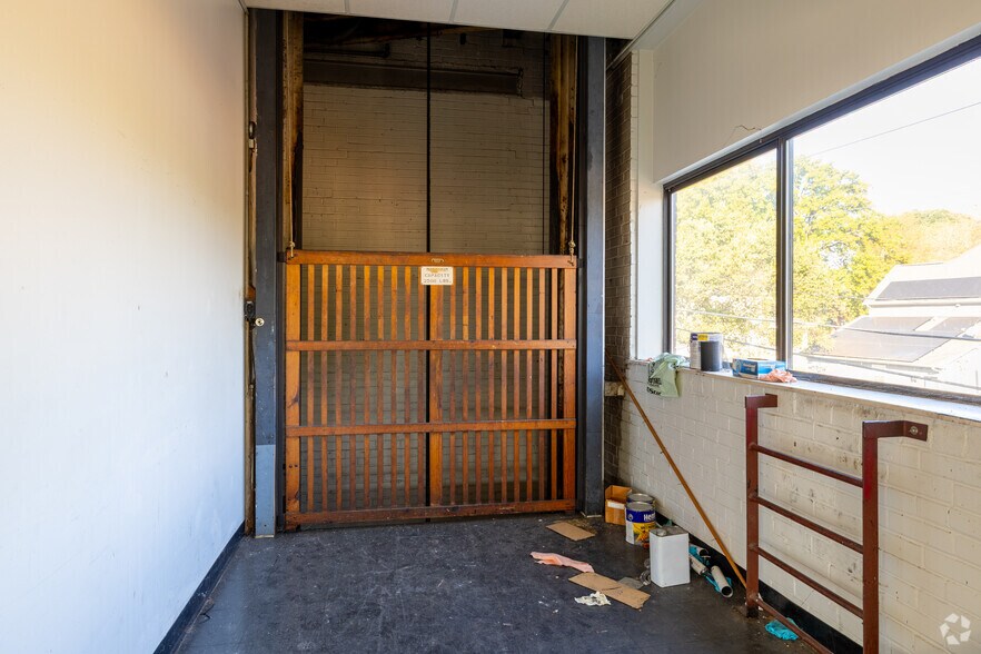 More Photos Of 707 E B St, Belleville Warehouse For Sale