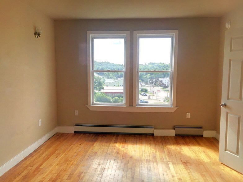 More Photos Of 184 Bartlett St, Lewiston Apartments For Sale