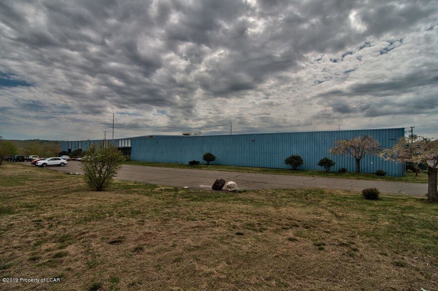More Photos Of 220 Oak Hill Rd, Mountain Top Distribution For Sale