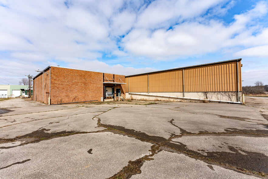 Primary Photo Of 200 Universal Dr, Centerville Distribution For Lease