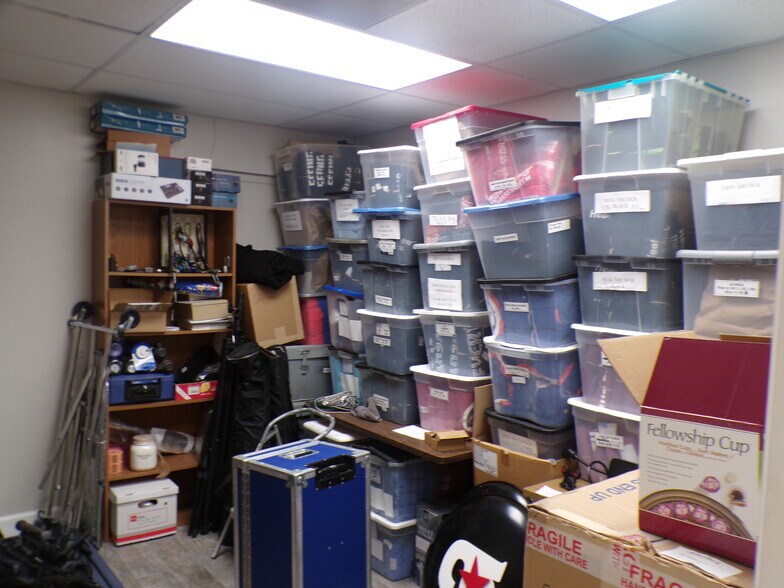 More Photos Of 7619-7621 E 46th Pl, Tulsa Showroom For Sale