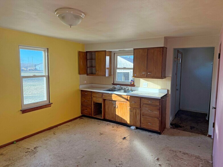 More Photos Of 239 Grand Ave, Waterloo Specialty For Sale