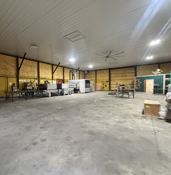 More Photos Of 1341-1351 W Central Ave, Davidsonville Warehouse For Lease
