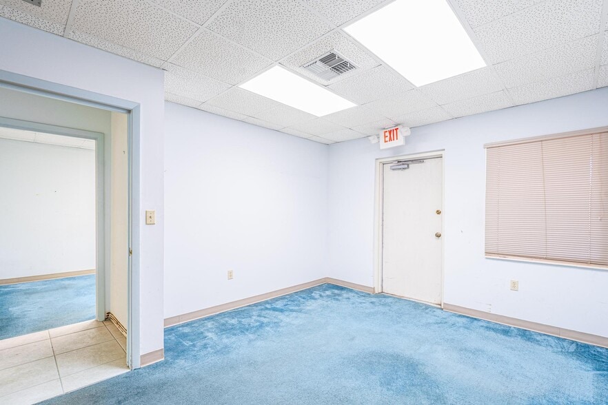 More Photos Of 7480 Fairway Dr, Miami Lakes Medical For Lease