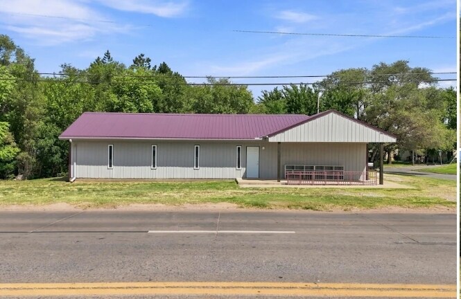 More Photos Of 4 Oklahoma Blvd, Alva Freestanding For Sale
