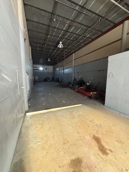 More Photos Of 3580 NW 49th St, Miami Warehouse For Lease