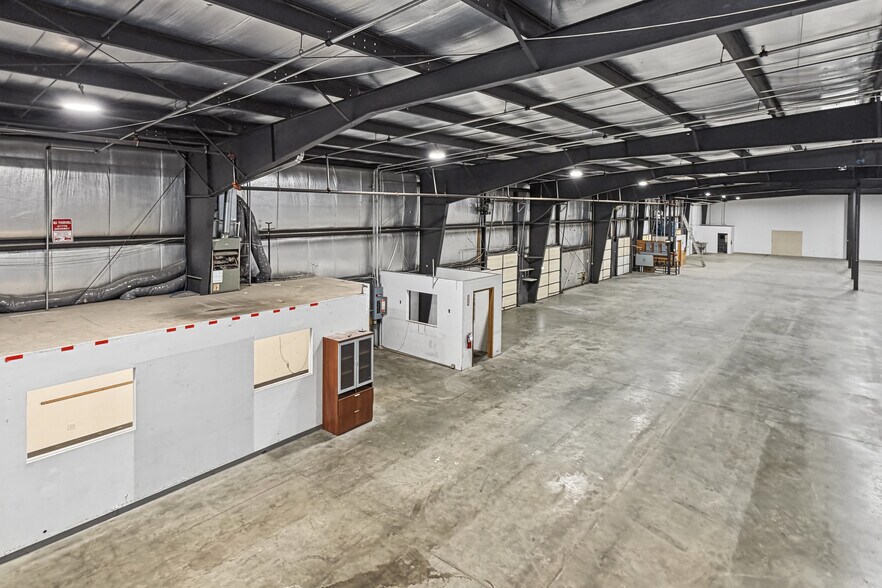 More Photos Of 2150 Milton ave, Des Moines Industrial For Sale