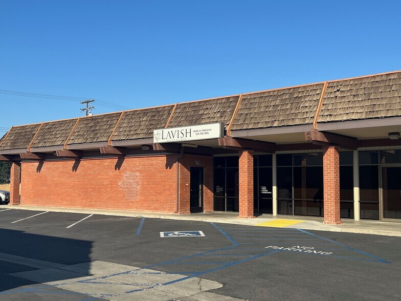 More Photos Of 1725 S Mooney Blvd, Visalia Freestanding For Lease