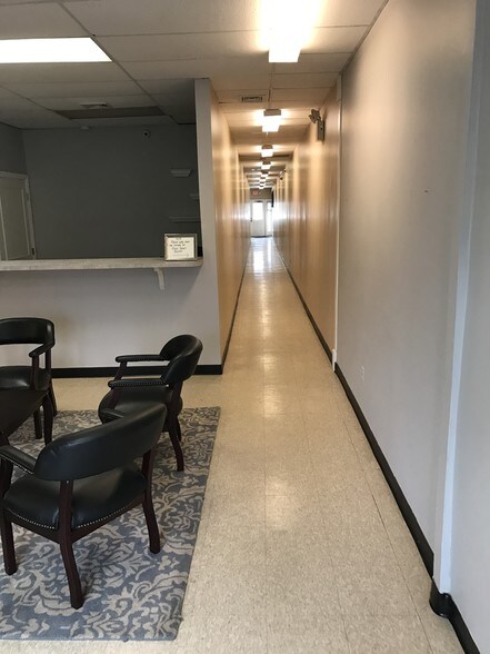 More Photos Of 30-40 E Main St, Bay Shore Storefront Retail Office For Lease