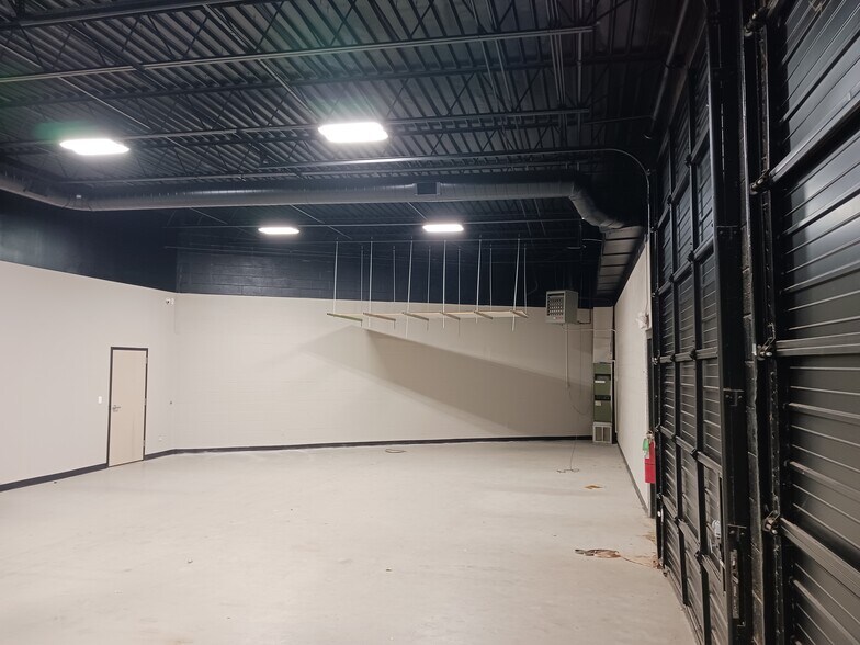 More Photos Of 4229 Royal Ave, Oklahoma City Flex For Lease