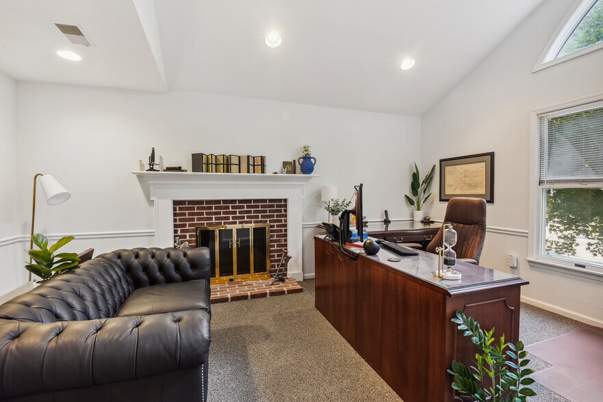 More Photos Of 10520 Warwick Ave, Fairfax Medical For Sale
