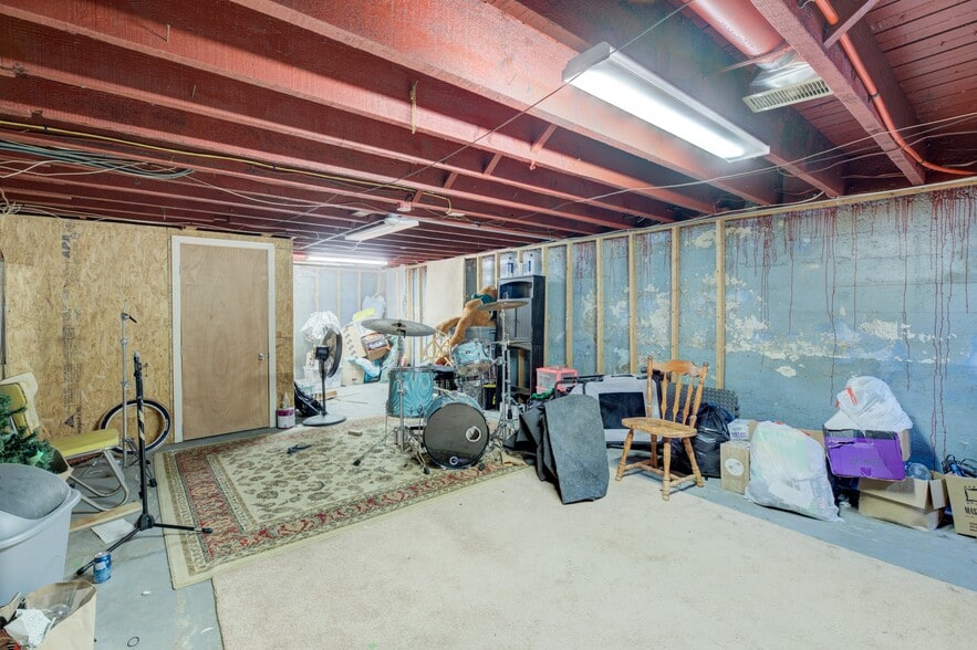 More Photos Of 257 Warren Ave, East Providence Storefront For Sale