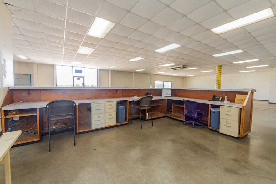 More Photos Of 3700 N 14th St, Ponca City Warehouse For Sale