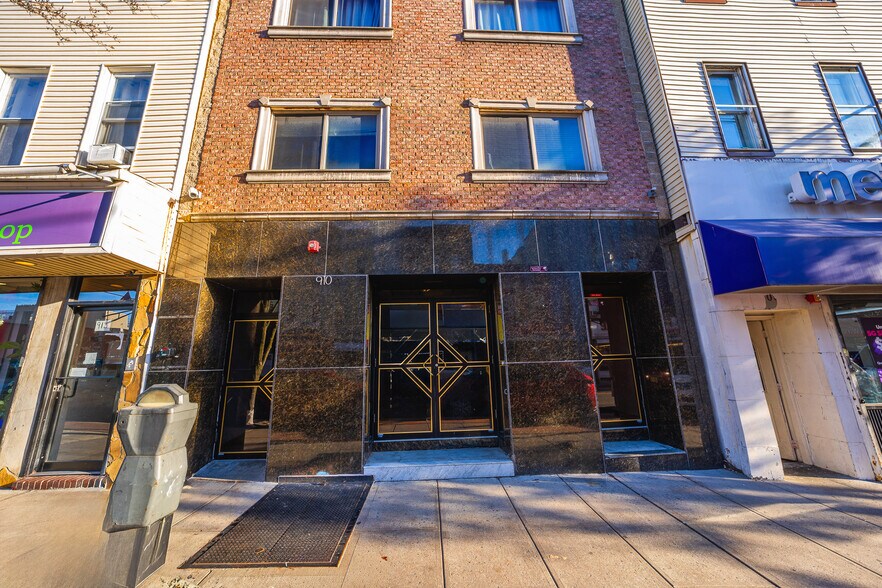 Primary Photo Of 910 SUMMIT Ave, Union City Office Residential For Sale