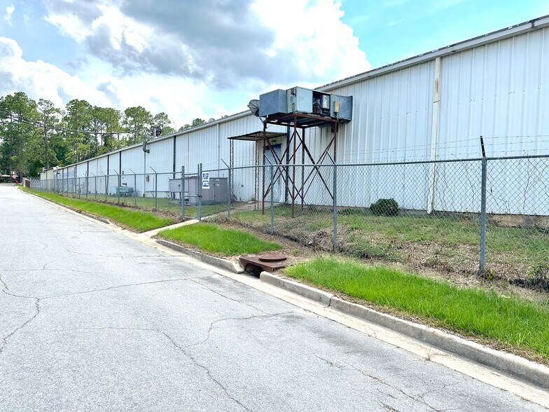 More Photos Of 104 Parsonage St, Mc Rae Distribution For Sale