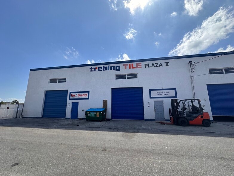 Primary Photo Of 4516 SE 16th Pl, Cape Coral Showroom For Lease