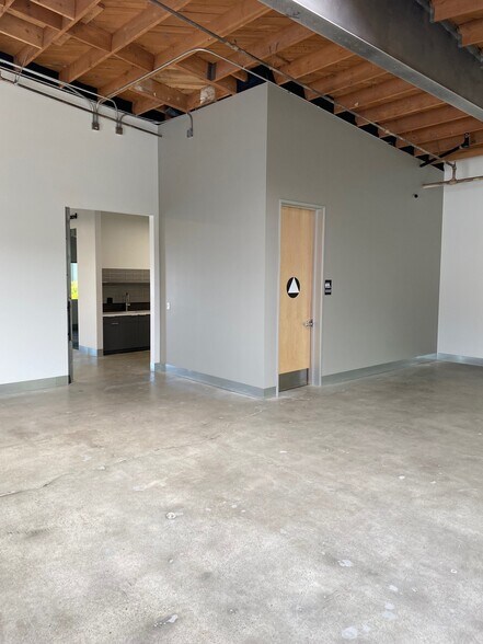 More Photos Of 1945 Placentia Ave, Costa Mesa Light Manufacturing For Lease