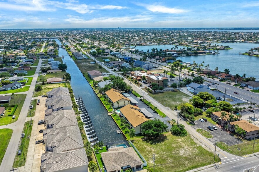 More Photos Of 4707 SW 8th Pl, Cape Coral Apartments For Sale