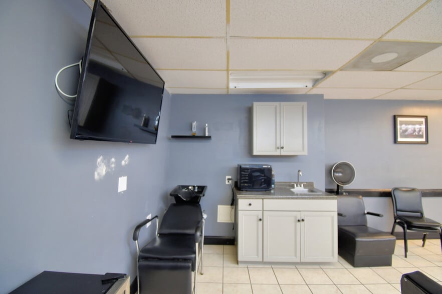 More Photos Of 128 E Orange Ave, Lake Wales General Retail For Sale