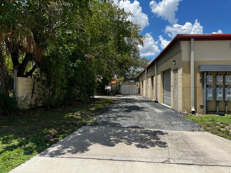 More Photos Of 500 N Willow Ave, Tampa Showroom For Lease